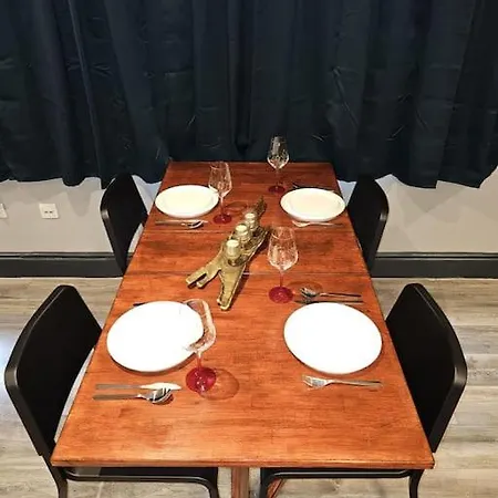 Beautiful Off Grafton St ! Apartament