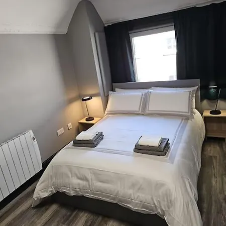 Beautiful Off Grafton St ! Apartament